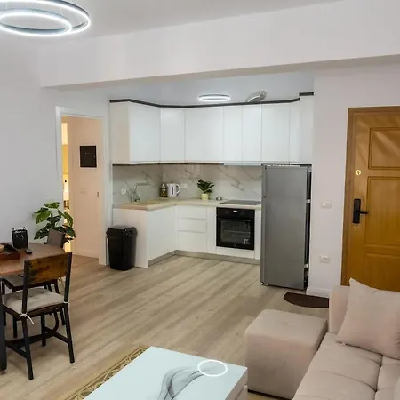 Sea Breeze With Huge Terrace, Prime Location * Vlorë