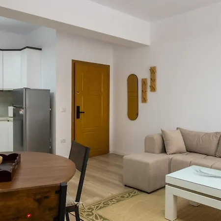 Sea Breeze With Huge Terrace, Prime Location * Vlorë