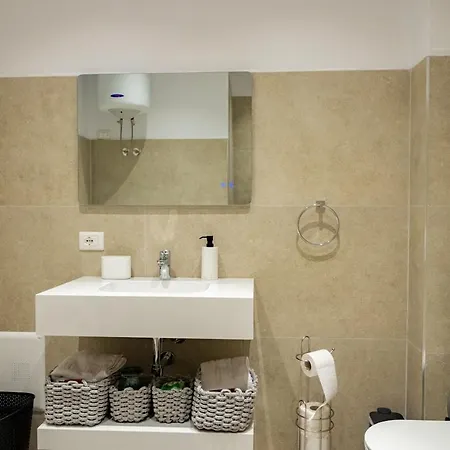 شقة Sea Breeze With Huge Terrace, Prime Location