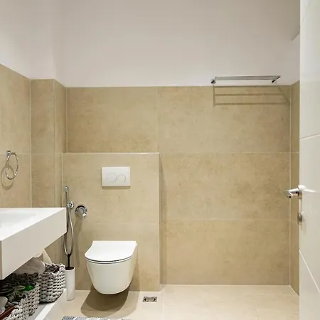 Sea Breeze With Huge Terrace, Prime Location * فلورا