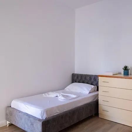 Sea Breeze With Huge Terrace, Prime Location
